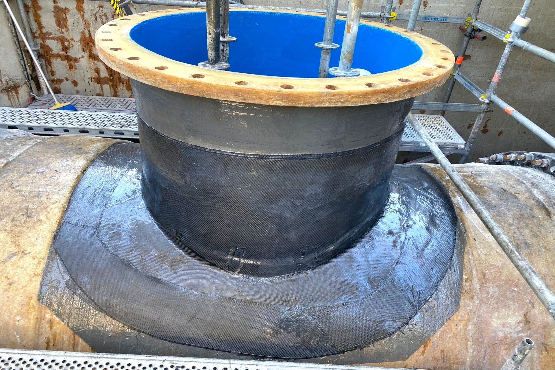 DURAWRAP, producto PROENECON, para reparación y reconstrucción de tuberías, tanques y otros equipos de flujo de fluidos envejecidos, a menudo severamente deteriorados.